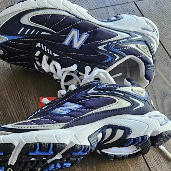 New  new balance size 5 youth - Picture 7 of 11